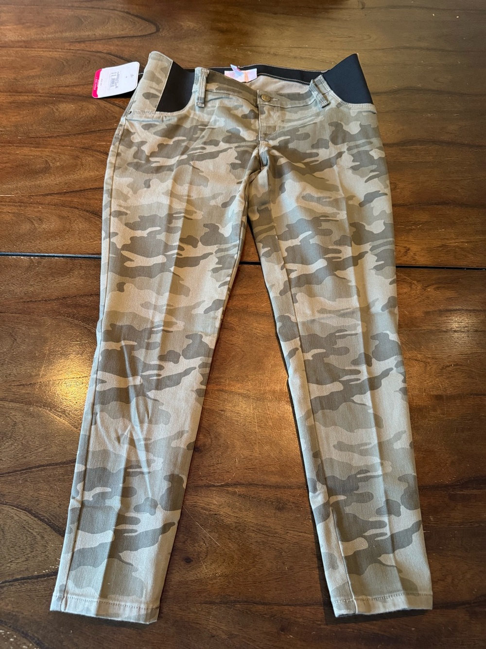 NWT Women’s maternity Camo Skinny Jeans - Beige Camouflage